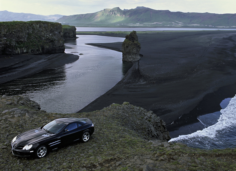 Illustration for article titled You Could Get the Mercedes-McLaren SLR on 18-Inch Wheels and It Is Blowing My Mind